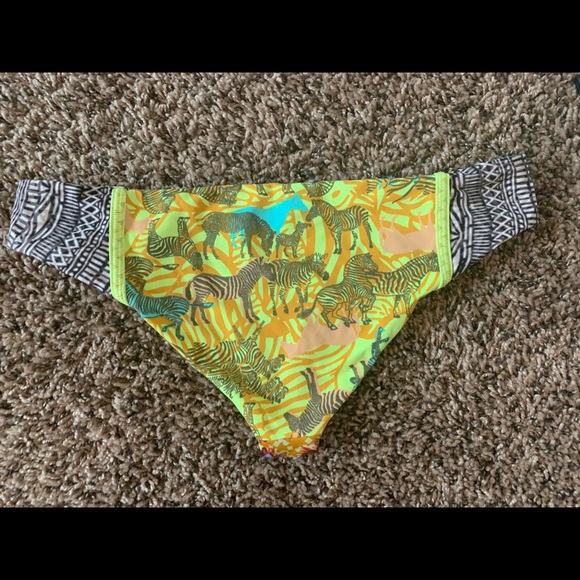 Maaji bikini set : top - small, bottoms - large - Picture 5 of 5